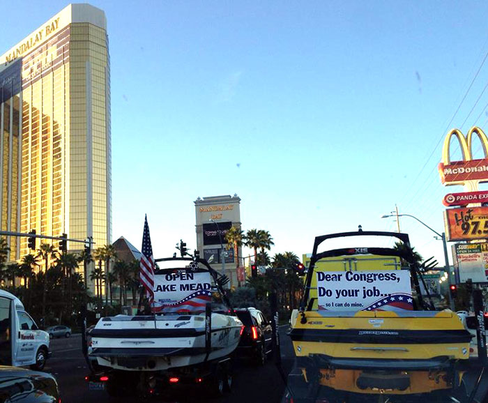 Boats Take to Vegas Strip to Protest Gov Shutdown
