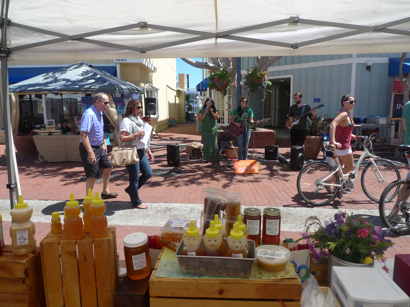 Newport Beach Farmers’ Market welcomes boaters, residents