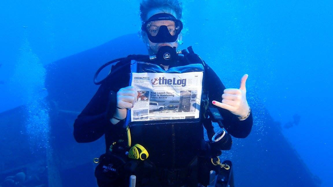 Log Abroad Underwater Photo of scuba diver in Roatan