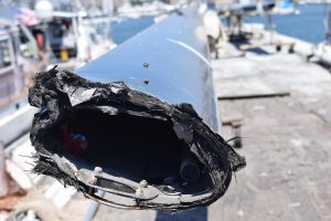 Stars & Stripes broken mast