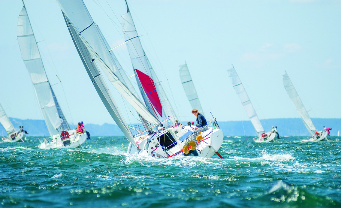Women sailing at regatta